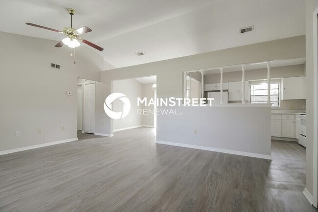 Building Photo - 4 Bedroom Pet-Friendly Home in Deltona, FL with Main Street Renewal