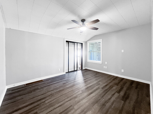 Building Photo - Spacious 6 Bedroom Home w/ Room for Everyone!