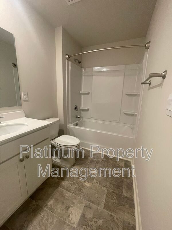 Building Photo - 551 Stoneybrook Dr