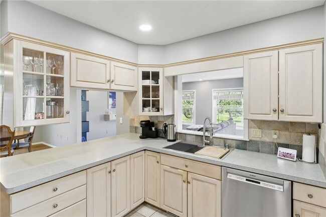 Building Photo - 12 White Oak Bend