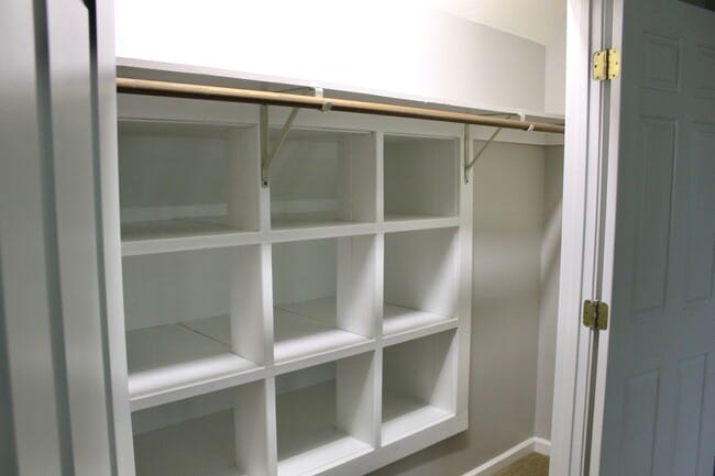 Building Photo - 736 Woodland Dr