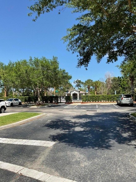 Building Photo - 5269 SE Jennings Ln