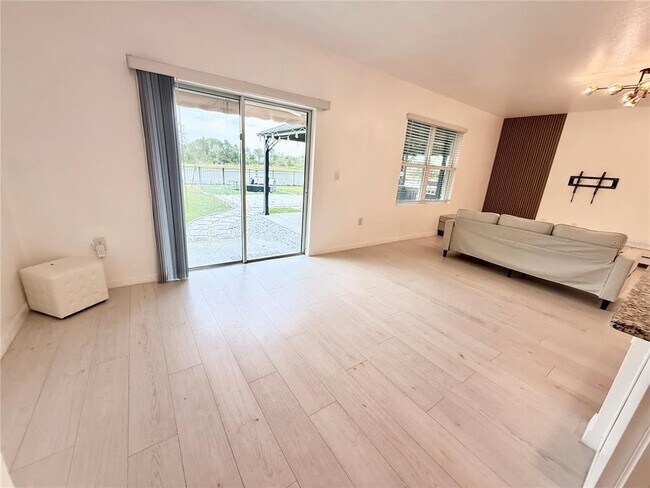 Building Photo - 2731 House Finch Rd