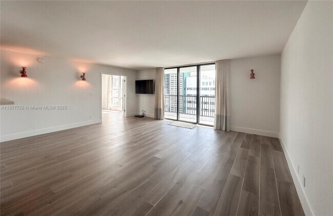 Building Photo - 1800 Collins Ave
