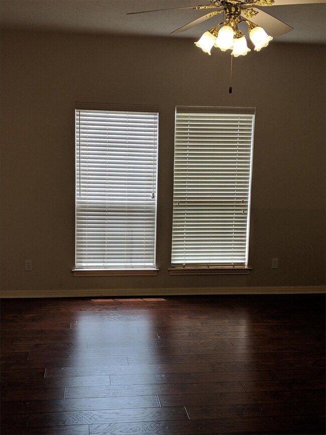 Building Photo - 8005 Blue Bonnet St