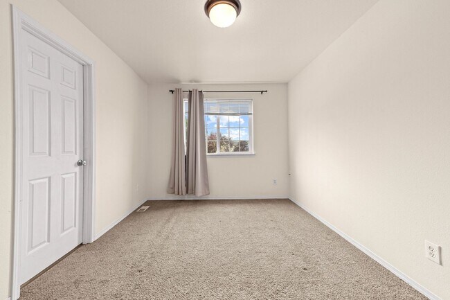 Building Photo - 16640 Rainier View Dr SE