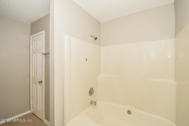 Building Photo - 10994 Traci Lynn Dr