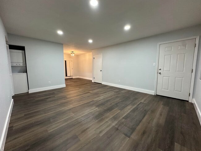 Building Photo - 1951 N Meridian Rd