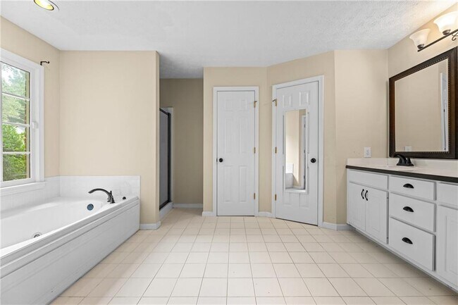 Building Photo - 2902 Bridle Creek Dr SW