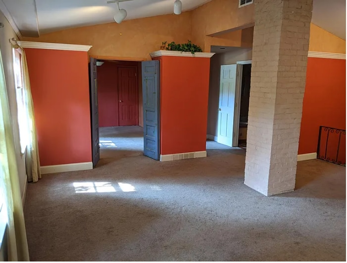 Building Photo - 3810 Kenwood Ave