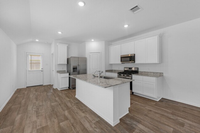 Building Photo - 3038 Lake Crest Dr