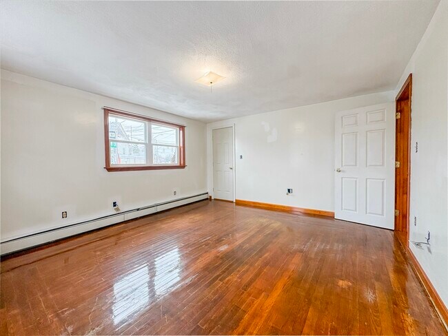 Building Photo - 117 Central St