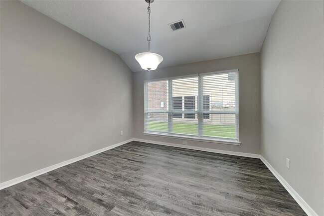 Building Photo - 9915 Tulip St
