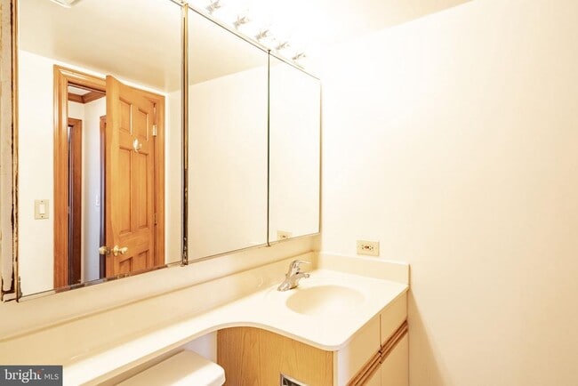 Building Photo - 2018 Walnut St