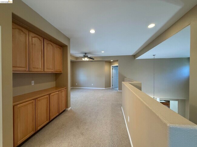 Building Photo - 533 Stirling Ct
