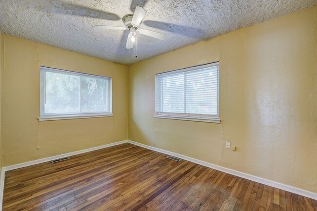 Building Photo - 4 bed 2 bath home in Norman
