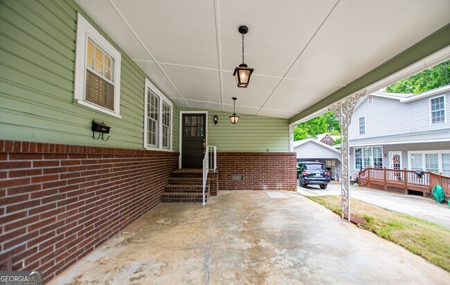 Building Photo - 142 Oak Ave