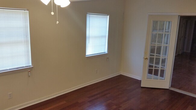Building Photo - GA Town Home