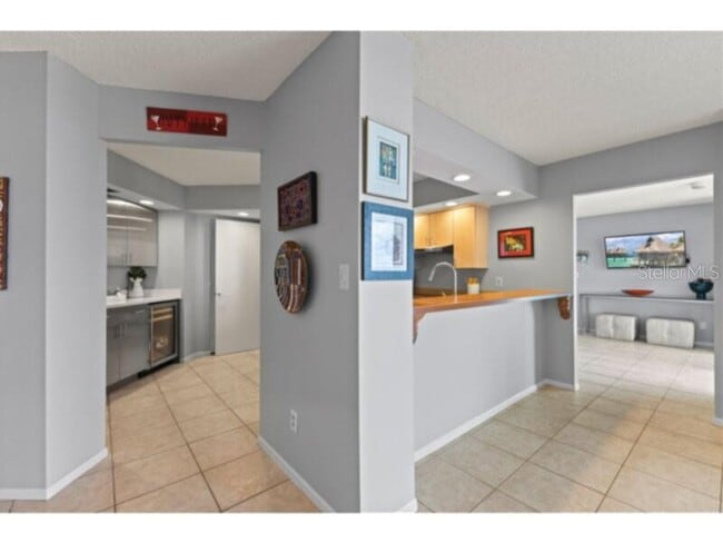 Building Photo - 1111 N Gulfstream Ave