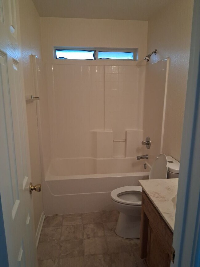 Building Photo - New Carpet & Paint