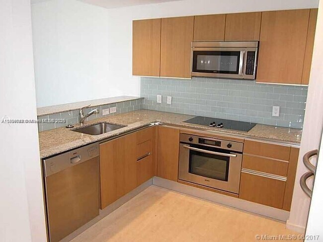 Primary Photo - 1050 Brickell Ave