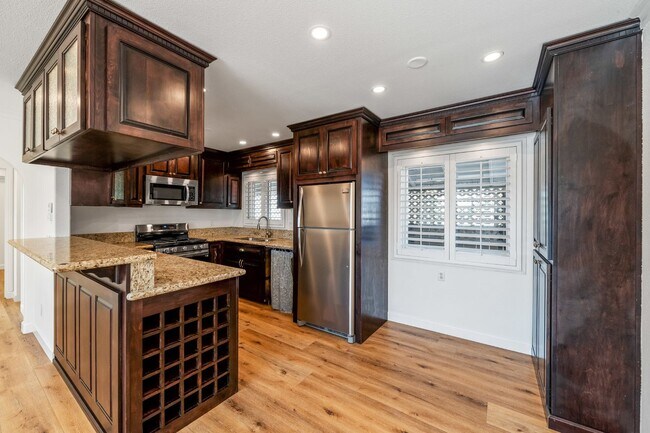 Building Photo - Imperial Beach House Stunning  2 bed /1 bath Duplex w Garage, Yard, + A/C