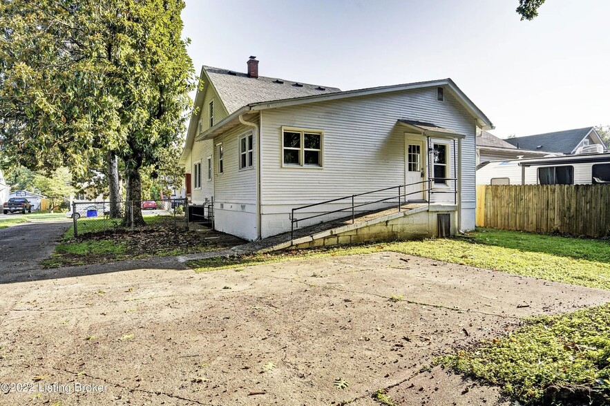 Building Photo - 130 Gillette Ave