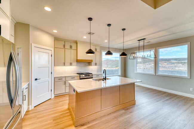 Building Photo - 362 Firerock Way