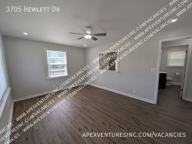 Building Photo - 3705 Hewlett Dr