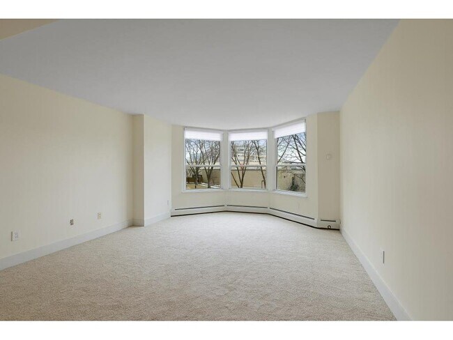 Building Photo - 1425 W 28th St