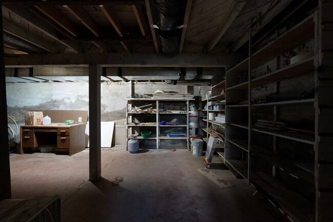 Building Photo - Farmhouse