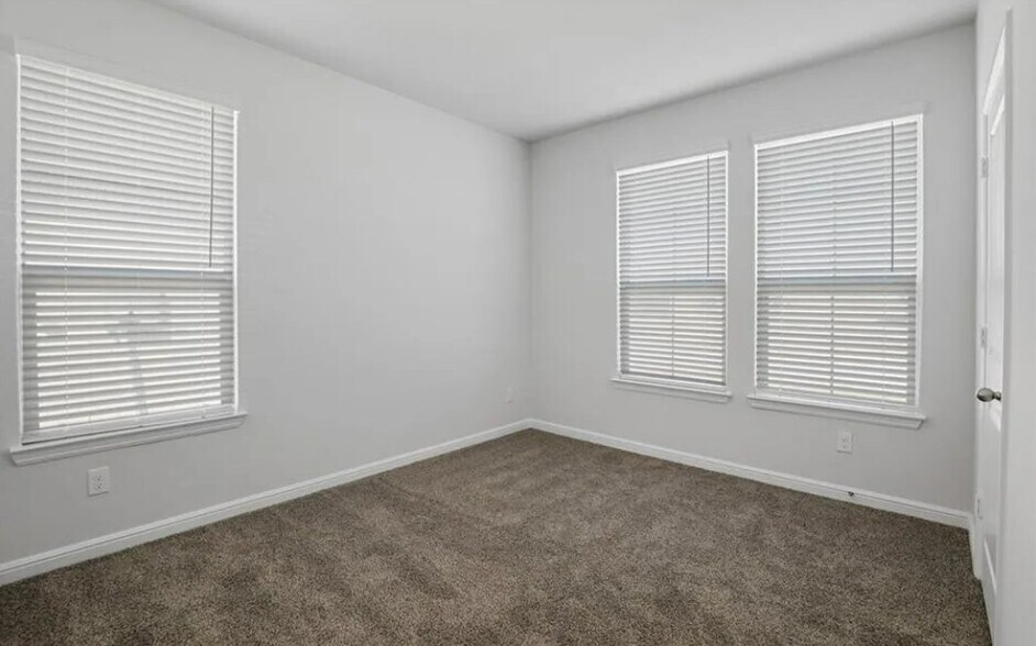 Building Photo - 529 Passenger Trl