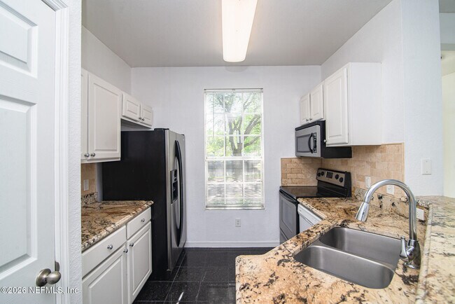 Building Photo - 13703 Richmond Park Dr N