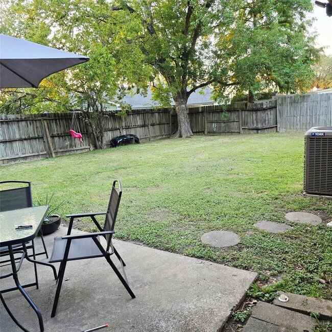 Building Photo - 3722 Westheimer Pl Dr