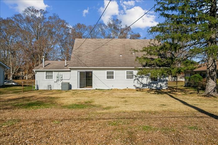 Building Photo - 2820 Belair Dr