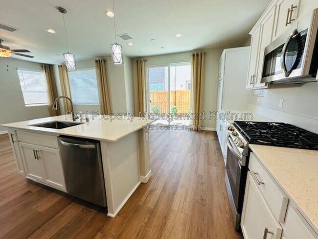 Building Photo - 616 Ophelia Ave