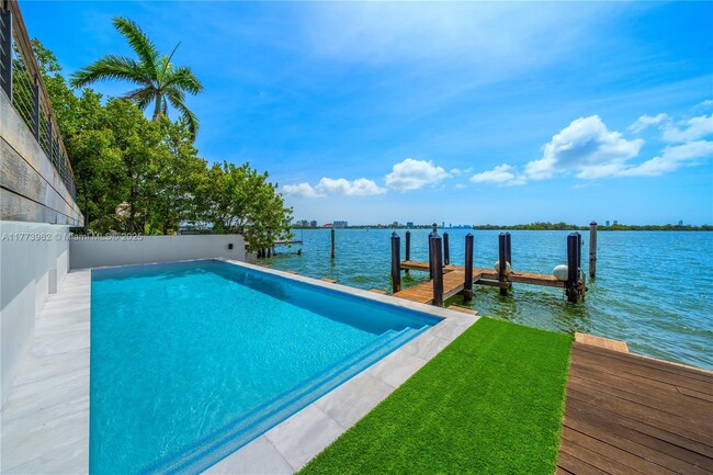 Building Photo - 7311 Belle Meade Island Dr