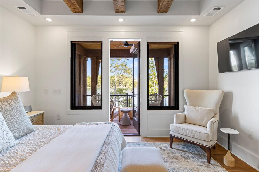 Building Photo - 388 Gatewood Dr