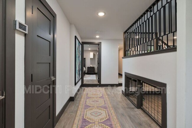 Building Photo - 180 Lake Ridge Dr