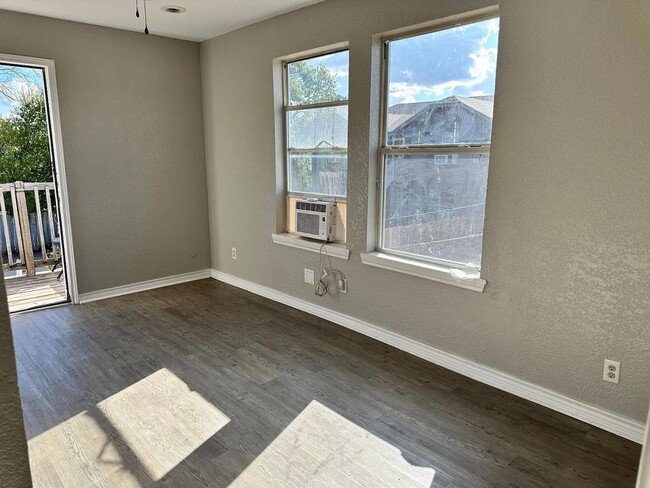 Building Photo - 2105 Taft St