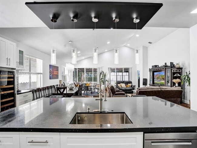 Building Photo - 1525 Lacosta Dr W