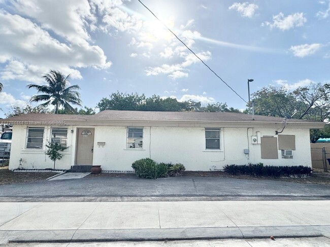 Primary Photo - 106 NE 2nd Ave