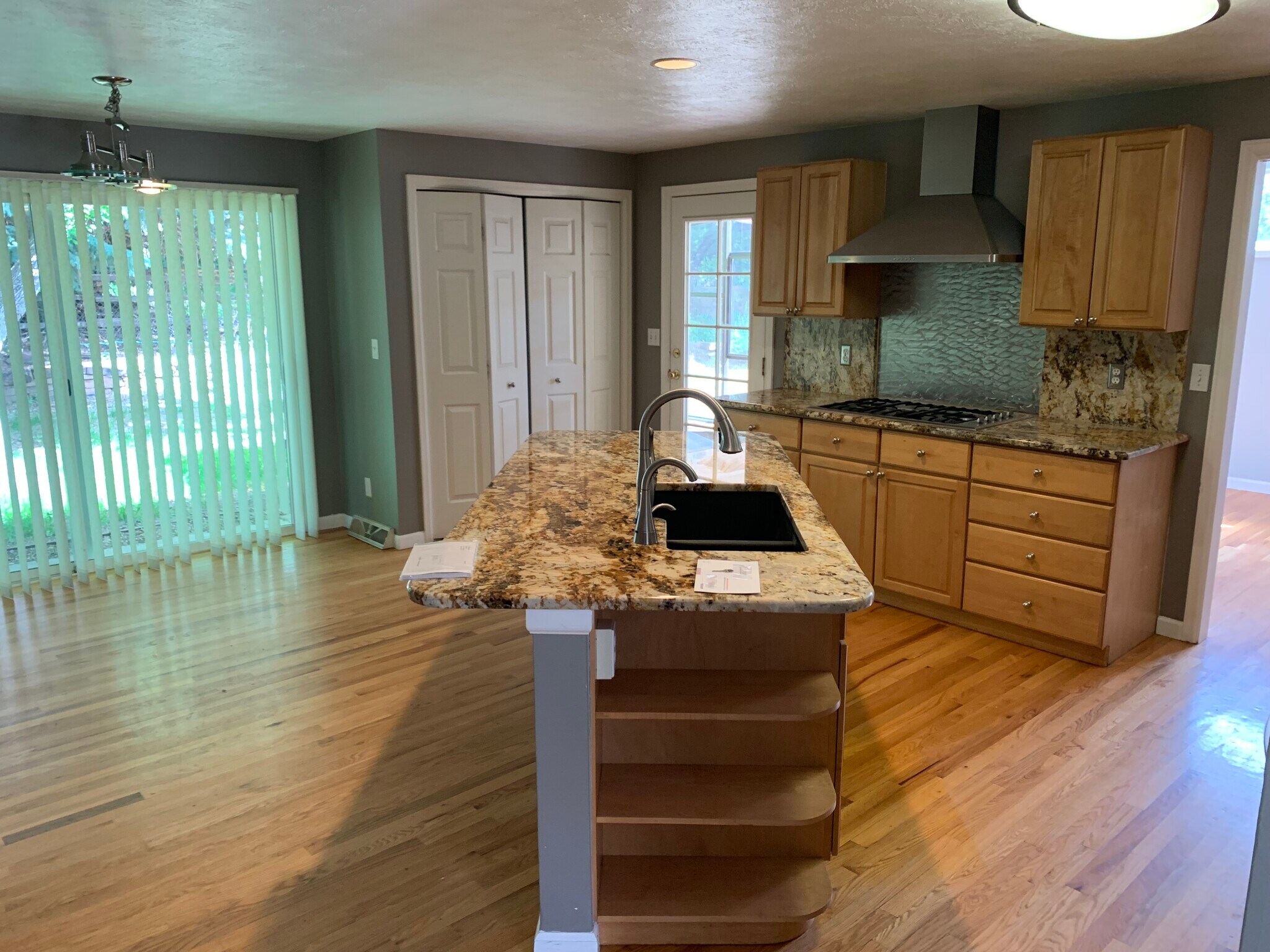 Kitchen (with breakfast dining area) - 5292 Idylwild Trl