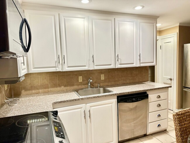 Building Photo - Updated 4 Bedroom House