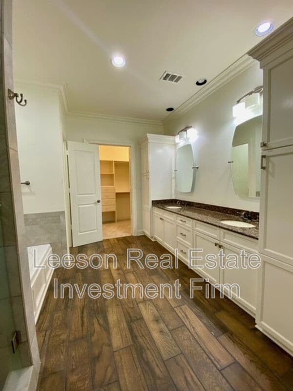 Building Photo - 1040 Sunshine Ln