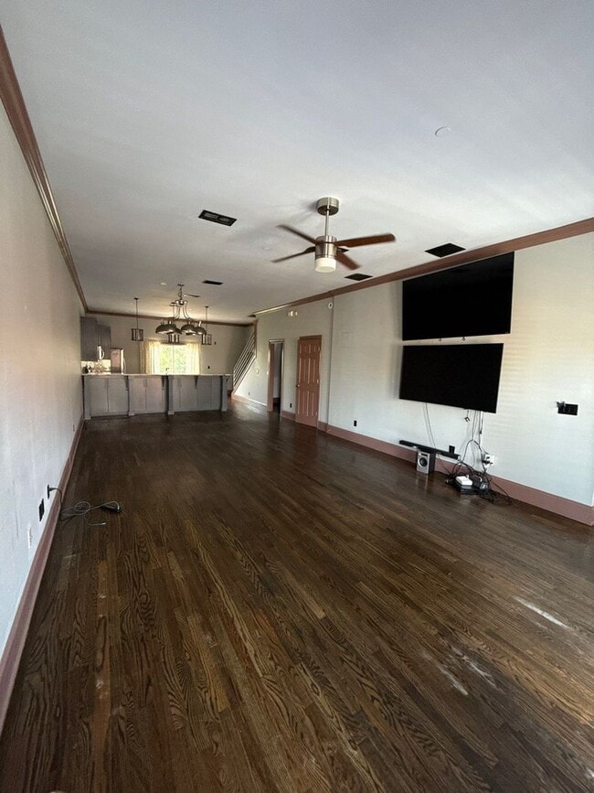 Building Photo - 2 bedroom/3 bath Townhome with extra room/...