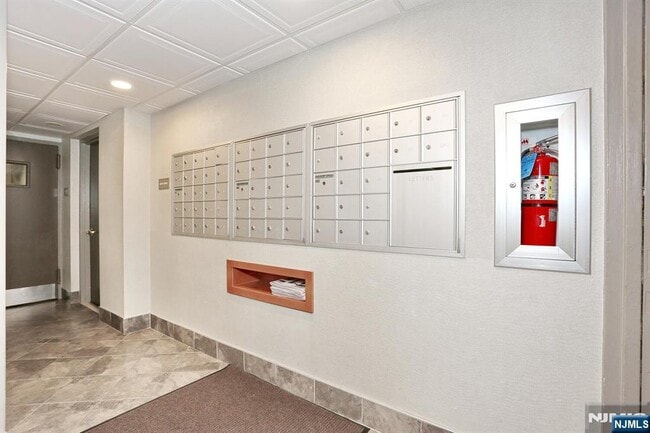 Building Photo - 208 Anderson St