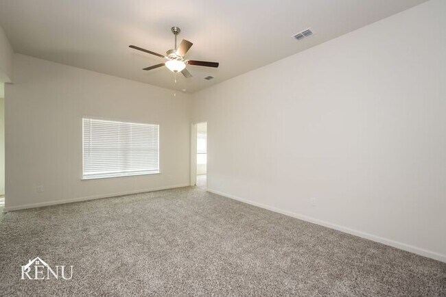 Building Photo - 111 Palomino Bnd Dr