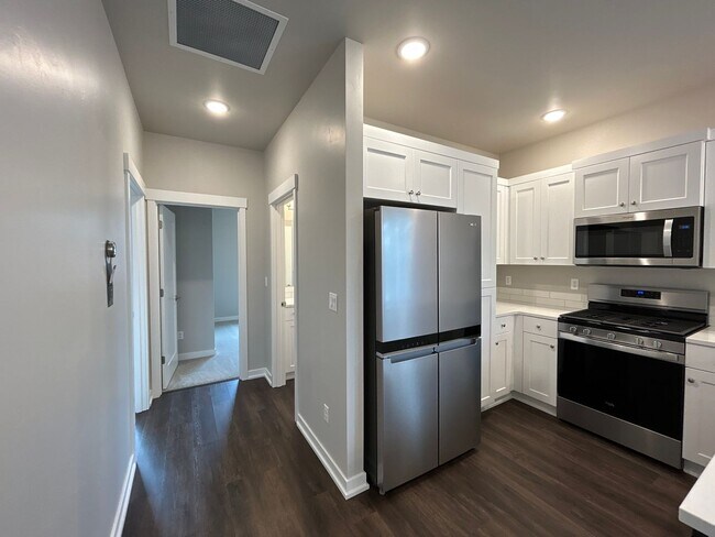 Building Photo - Luxury 2BR Duplex Near Old Mill District & Trails – Apply Today!