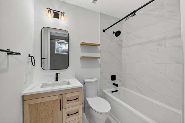 Building Photo - Available Now! 2 Bed // 2 Bath in Bloomingdale / Ledroit Park with Parking!